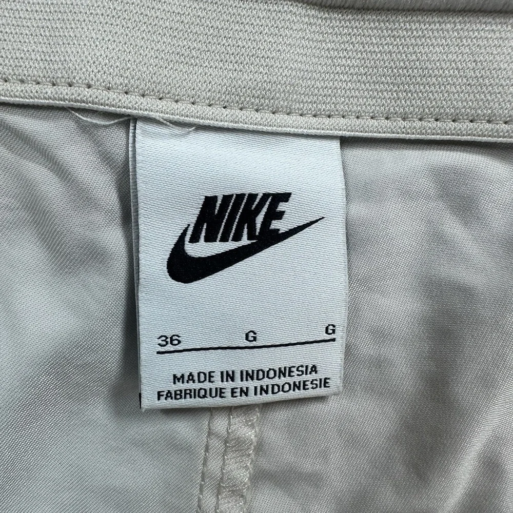 Nike‎ Sportswear Unlined Utility Pants Men's Size 36 Beige Cargo Pocket Outdoor